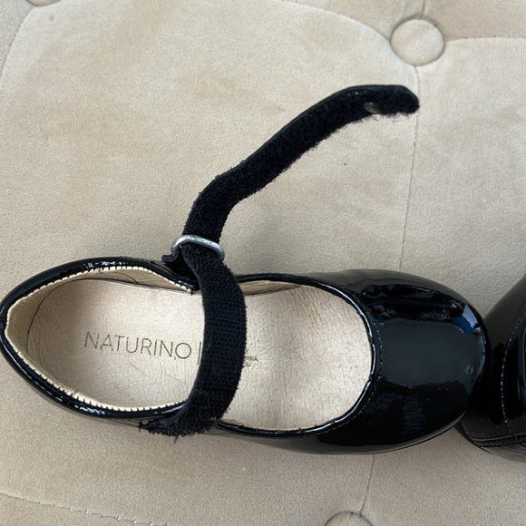 Black patent leather new with box girls shoes by Naturino size 24 hand made - Picture 6 of 6